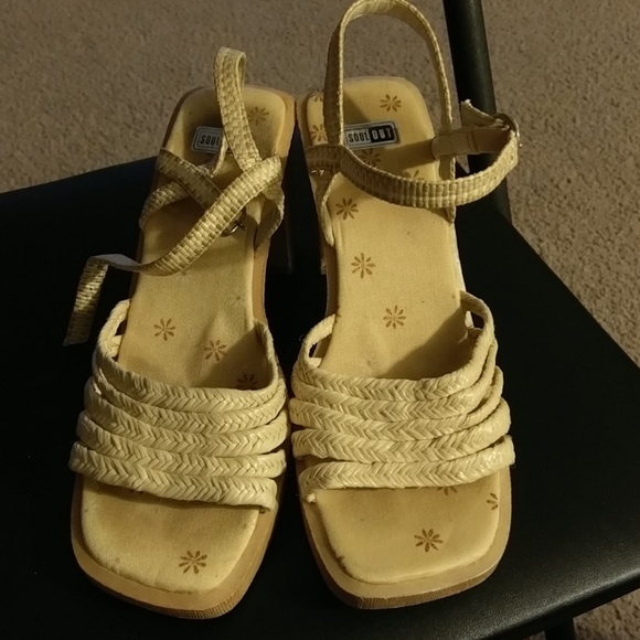 Women's heels sz 7 1/2 - Picture 1 of 5